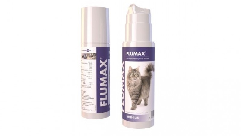 Doua recipiente de Flumax pentru pisici pe fond alb