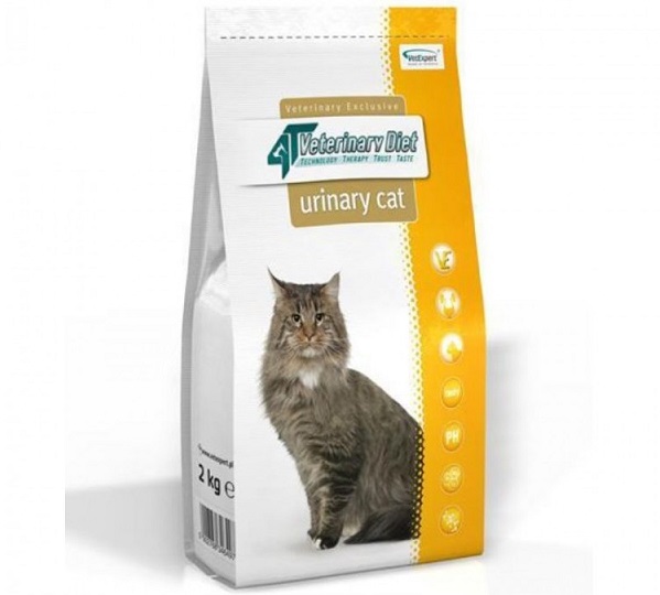 Punga cu hrana uscata 4T Veterinary Urinary Cat pe fond alb