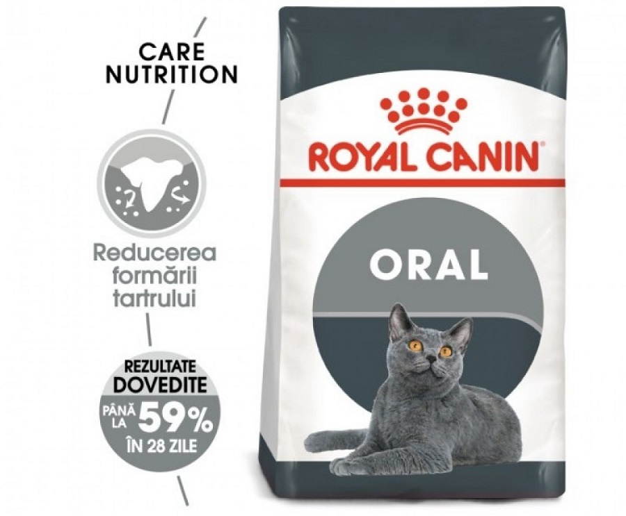 Punga cu hrana Royal Canin Feline Oral Care pe fond alb