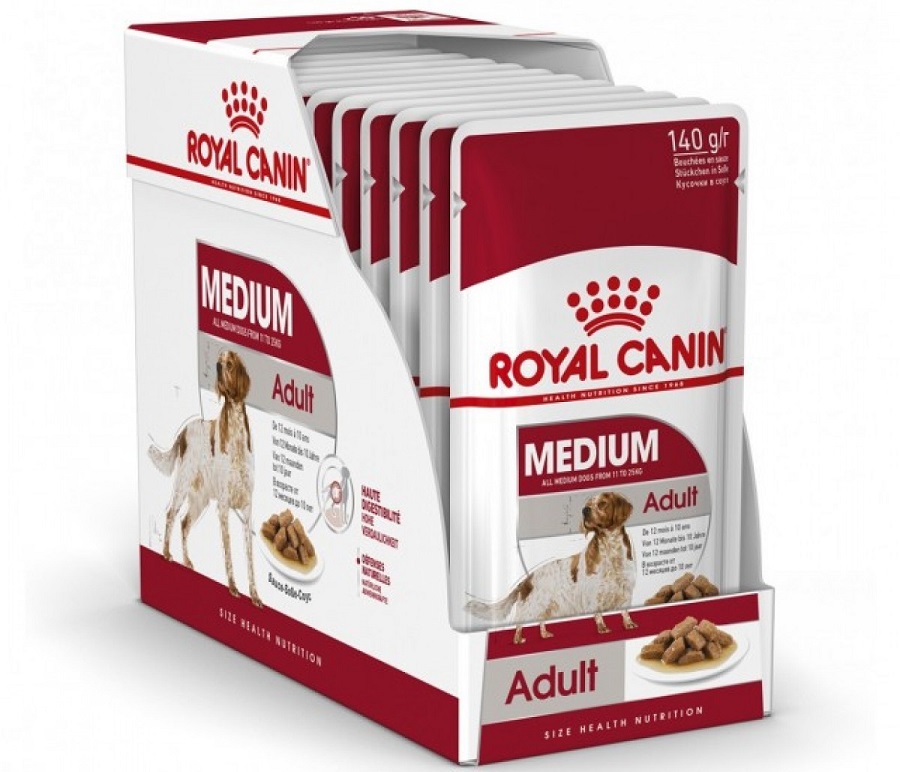 Cutie cu plicuri cu hrana Royal Canin Medium Adult pe fond alb