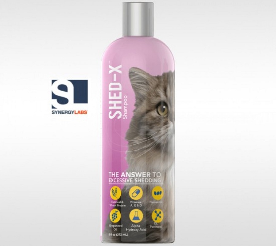 Sticla cu sampon antinaparlire pentru pisici Shed-X SYNERGY LABS pe fond alb